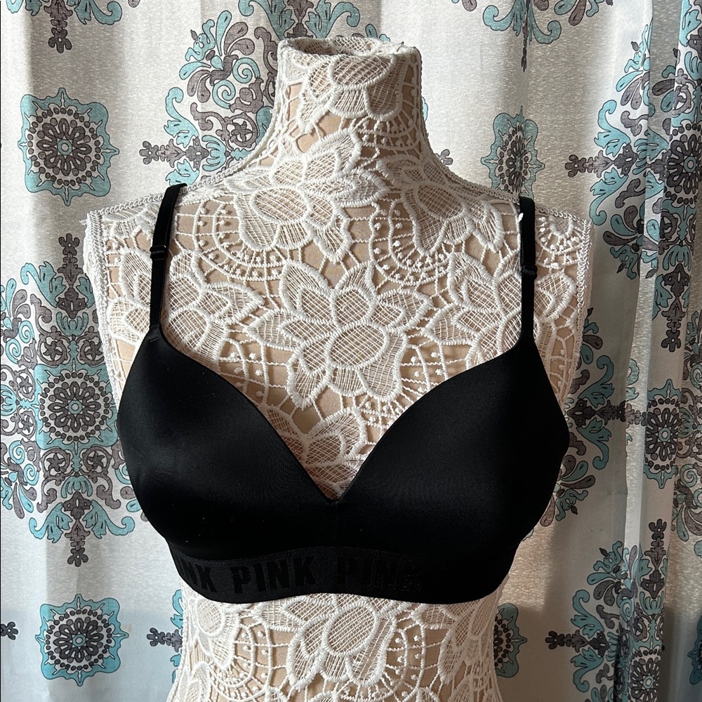 PINK Victoria’s Secret Wear Everywhere Wireless Bra